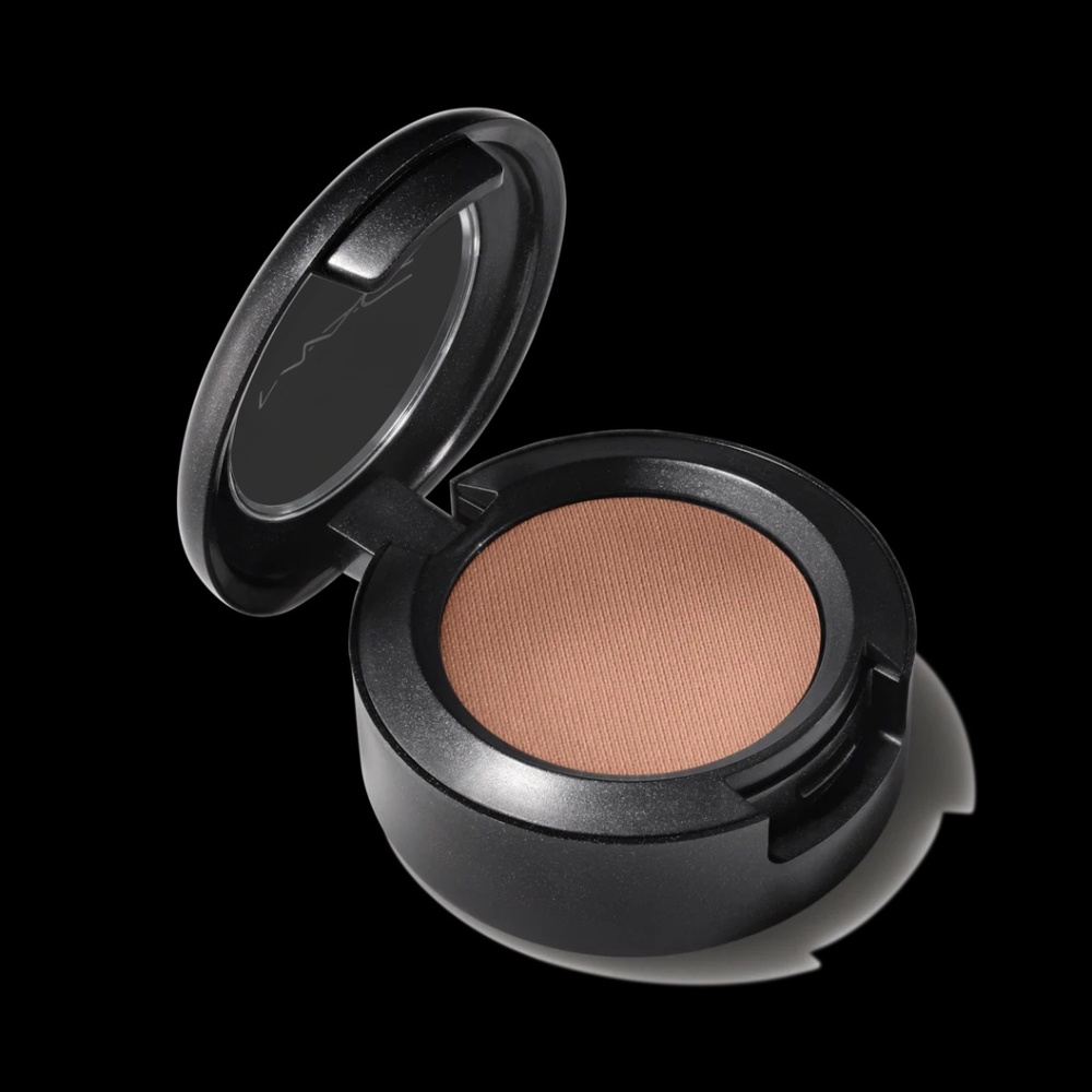 New in box Mac Eye shadow sandstone matte